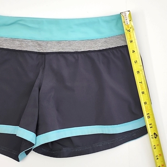 Lululemon Groovy Run Short Grey Light Blue Trim Stretch 4.5" Inseam Size 8 - Picture 8 of 9